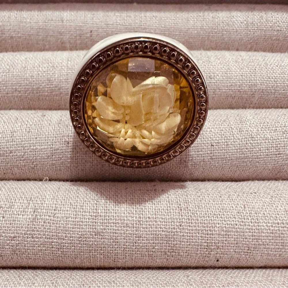 Bp | Ring | Floral Ring in Ivory